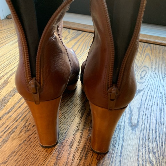 Brown leather short boots - Picture 2 of 7